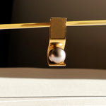 Détail de la monture vermeil des boucles OO et de la perle de Tahiti 10 mm, Atelier Grandval.